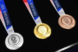 Medali yang didesain junichi kawanishi itu berdiameter 85 mm dan dihiasi gambar dewi yunani, nike serta logo olimpiade. Medali Olimpiade Tokyo 2020 Terbuat Dari Sampah Elektronik