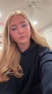 Alyssa Buxton's Instagram, Twitter & Facebook