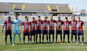 Taranto a 5 punti di penalizzazione da scontare nel successivo campionato.29 il decennio si aprì con le sirene della polizia e le manette ai calciatori, il primo grande scandalo del calcio italiano travolse. Mondorossoblu It Taranto Fc Taranto Cresce L Attesa Per La Sfida Di Francavilla