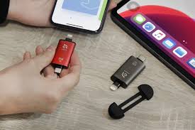 This Iphone Ipad Pro Flash Drive Works In Lightning Ports