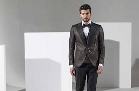 La stagione delle cerimonie si è aperta e gli inviti a nozze fioccano. Petrelli Uomo Matrimonio In Salento