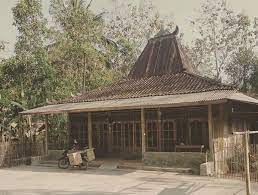 Desain arsitektur yang digunakan untuk membuat rumah joglo terlihat unik. Rumah Adat Jawa Tengah Beserta Gambar Dan Penjelasannya