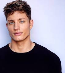 I have a surprise for whosoever Guess my age correctly ❣️