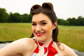 Mary Muse's Instagram, Twitter & Facebook