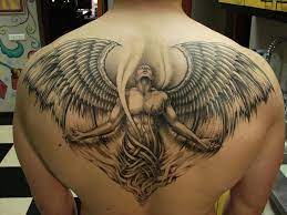 A quién en vida me soborne, cuando la palme le dejaré el caldero sólo templadito. El Tatuaje Del Angel Caido Tatuantes