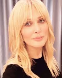 Стратос дионисиу (στράτος διονυσίου), василис каррас (βασίλης καρράς), пасхалис терзис (πασχάλης τερζής), наташа феодориду (νατάσα θεοδωρίδου), костас смоковитис. To Neo Look Ths Natasas 8eodwridoy Iciao