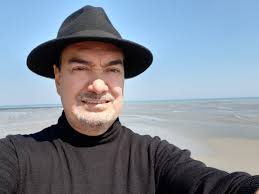 Nelson Vallejo Gómez “Ningún robot, ni ningún computador, dará lo más  importante que requiere la educación a saber: el eros, el amor, solo con  amor se enseña y se aprende”. De familia