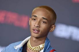 Let's take a look at 30 of the hottest rising hollywood stars under the age of 30: Top 20 Young Male Actors Under 30 You Should Watch In 2021 Tuko Co Ke