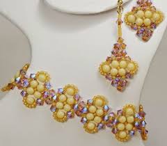 Free Bijoux Bracelet And Earrings Pattern Around The Beading Table Bigiotteria Orecchini Uncinetto