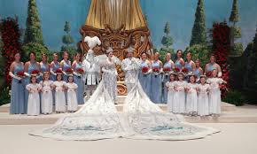 Miss Mary Elmore DeMott reigns as queen of Athenians