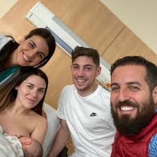 Te recuerda que estás gorda, despeinada e hinchada. Real Madrid Family