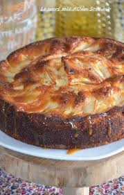 Gateau Au Yaourt Pommes Et Caramel Beurre Sale Le Sucre Sale D Oum Souhaib Gateau Yaourt Moelleux Gateau Yaourt Gateau Pomme Caramel
