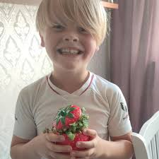 Det här är min son Kevin, 7 år. Han är...