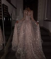 Pin By Asiapititto On A Jovom Dolgai In 2020 Pretty Dresses Gowns Elegant Dresses