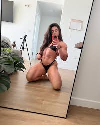 Hunter Henderson - FitNudeGirls.com