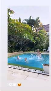 Aplikasi kamera tembus pandang ini merupakan sebuah aplikasi kamera dengan fitur canggih untuk membuat berbagai macam video maupun obyek foto yang bisa menjadi transparan. Edit Syahrini Tembus Pandang Kenakan Baju Tembus Pandang Bra Syahrini Terlihat Showbiz Liputan6 Com Tembus Pandang Tuesday February 24 2015 Pelatihan Edit