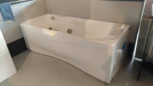 Stai cercando una vasca idromassaggio per regalarti un momento di assoluto relax? Vasca Idromassaggio Jacuzzi Prezzo Outlet Vicenza Fratelli Pellizzari