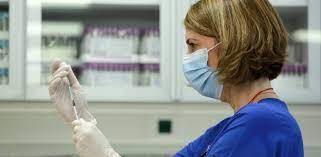 Ο συναλλασσόμενος δύναται να κλείσει ηλεκτρονικό ραντεβού μέσω της σχετικής πλατφόρμας μόνο για συγκεκριμένες κατηγορίες αιτήματος. Embolio Ergazomenoi Esy Den Bgainei To Plano Gia Emboliasmo Toy 70 Toy Plh8ysmoy E8nos