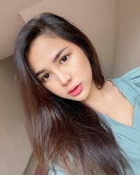 Abigail Chew's Instagram, Twitter & Facebook