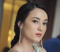 Julie estelle gasnier born january 4 1989 better known as julie estelle is an indonesian actress and model of frenchchineseamerican descent her first. H Mhf8scig5bam