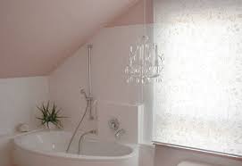 Schöne wohnzimmer gardinen nach maß wir gestallten ihr fenster individuell schabracken gardinen, schiebegardinen, vorhänge, schals modernes gardinen design ist unsere stärke. Badezimmer Gardinen Aller Art Ein Bad Vorhang Passend Fur Jeden Stil