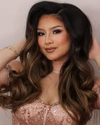 Our baby Kim 💚 @kim.paredes Makeup: Cindy Picture: @eth.productions Curls:  Jasmin @styled.byjasmin Products: Eyeliner: @inglot_cosmetics Lip Liner:  @beautycreations.cosmetics Lipstick: @anastasiabeverlyhills Lipgloss:  @nyxcosmetics Foundation ...