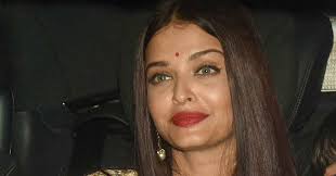 Professional makeup artists spend hours and hours making celebs look gorgeous in films and also at public events. Indian Model Aishwarya Rai Unseen Without Makeup Real Face South Indian Actress Photos And Videos Of Beautiful Actress