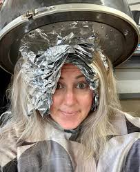 Ta-da 🤩 I love hair days…thank you for helping me choose! I went with this  one as a guide but imma a blonde plus my hair is really curled here and not