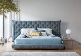 Lo spazio in casa non è mai abbastanza e spesso l'armadio non basta di solito i letti matrimoniali contenitori hanno misure simili alle loro controparti classiche, ma noi consigliamo comunque di prendere bene le misure della. Idee Letto Matrimoniale Misure E Stili Diotti Com