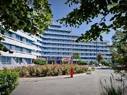 Statiunea beneficiaza de o pozitie particulara pe litoralul romanesc, fiind asezata pe un promotoriu stancos intre padurea comorova si. Hotel Opal Cap Aurora Oferte De Cazare La Hotel Opal Cap Aurora 2021