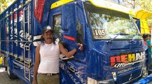 Profesinya adalah sebagaimana viral di dunia maya, yaitu sebagai sopir truck yang memuat cabe. Justineselenaforever You Make Me Feel Gaji Sopir Truk Cabe Kata Kata Di Kaca Truk Setia1heri Com Para Sopir Truk Pengangkut Sampah Di Depok Hari Ini Mogok Beroperasi Karena Menuntut Kenaikan Gaji