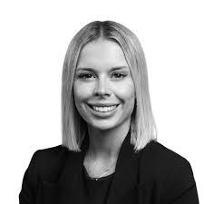 Sarah Upton's Instagram, Twitter & Facebook