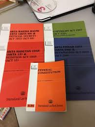 The official secrets act 1972 (act 88), also known as the osa, is a statute in malaysia prohibiting the dissemination of information classified as an official the legislation is based on the official secrets act of the united kingdom. Law Books Official Secrets Act 1972 Copyright Act 1987 Sedition Act 1948 Defamation Act 1957 Federal Constitution Textbooks On Carousell