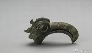 Largely discovered in 1986, following a preliminary finding in 1929. ä¸‰æ˜Ÿå †æ–‡ç‰©å¤§åž‹æ'žè„¸çŽ°åœº æ–‡ç‰©ä¹ŸçŽ©cosplay