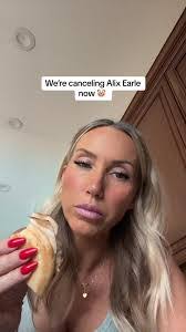 Kristen Earle's Instagram, Twitter & Facebook