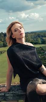 Scarlett Johansson The Hollywood Reporter Magazine Scarlettjohansson Celebrities Girls Iphone11wallpa In 2020 The Hollywood Reporter Scarlett Johansson Scarlett
