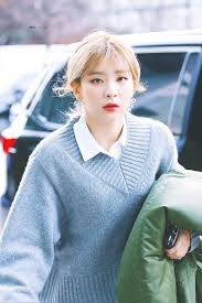 5 Female K Pop Idols Who Hypnotize All Of Us With Their Cat Like Eyes Red Velvet Seulgi Seulgi Red Velvet