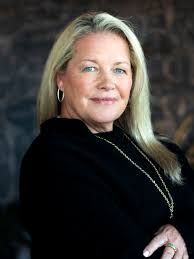 Carolyn Schilling's Instagram, Twitter & Facebook