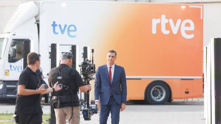 Escándalo: multa a RTVE, Pedro Sánchez ordena ocultarlo y la CNMC lo esconde