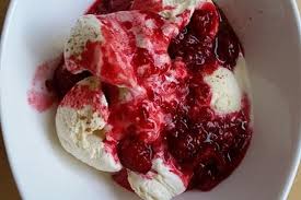 Vanilleeis Mit Heissen Himbeeren Von Sarobu Chefkoch Rezept Einfacher Nachtisch Heisse Himbeeren Nachtisch Rezepte