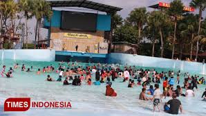 Simak yuk ulasan tentang 10 kolam renang kolam renang yang berlokasi tidak jauh dari pantai teleng ria ini adalah salah satu kolam renang yang layak mendapat predikat 'angker'. Aman Berenang Klorin Di Kolam Renang Bisa Membunuh Virus Times Indonesia