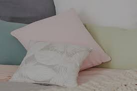 Esistono diverse soluzioni per un divano low cost e fai da te per realizzare un bellissimo divano nel nostro salotto ad accogliere amici e pareti o rinnovare quello che già. Cuscini Arredo Aiuto Alla Scelta Leroy Merlin
