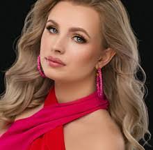 Abigail Faulk's Instagram, Twitter & Facebook