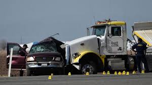 .a crash involving an suv packed with 25 people and a lorry left 13 people dead and bodies strewn a california highway patrol report said the suv entered an intersection directly in front of the lorry. 7eyuapx7h 9bym