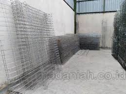 15 pagar rumah unik paling kreatif sedunia sumber www.dekoruma.com. Jual Murah Harga Terbaru Toko Pagar Besi Brc Kota Ambon Madaniah