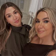 Hi all, does anyone know of an English speaking yoga studio ideally in  Gracia or around? I must've tried at least half a dozen studios and they  all say they'll help support