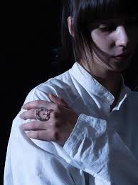 Juwelen en een 'handige' leeslamp in pop-up Peek Store (Antwerpen)