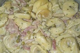 Tortellini In Schinken Sahnesauce Mit Erbsen Von Judith Chefkoch Rezept Sahnesauce Tortellini Erbsen