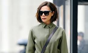 Victoria beckham steps out with the perfect spring pedicure shade by jenna rennert the latest fashion news, beauty coverage, celebrity style, fashion week updates, culture reviews, and videos on. Trend Frisur Im Sommer 2021 Victoria Beckham Tragt Den Wavy Bob