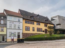 The house is over 600 years old and stands. Datei House Of Johann Sebastian Bach In Eisenach 02 Jpg Wikipedia